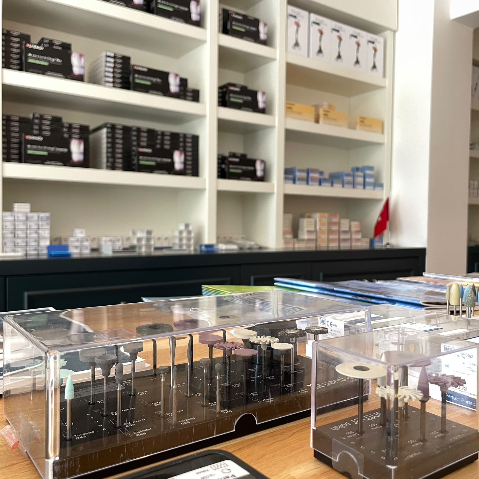 Prodent Dental restoratif ürünleri showroom standında